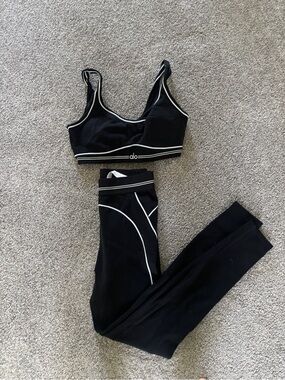 Alo Black Sports Bra & Leggings Set with White Piping